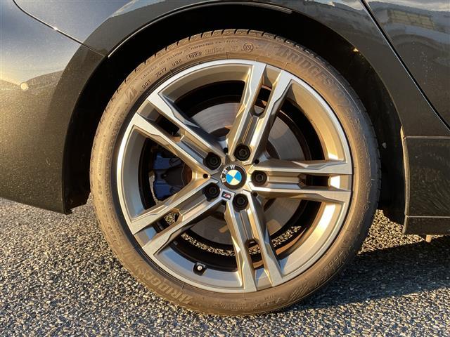 1シリーズ M135i xDrive 10インチiDriveナビ/前後ドラレコ/ヘッドアップディスプレイ/ブラインドスポットモニター/アクティブクルーズコントロール/ワイヤレス充電/バックカメラ/シートヒーター/スペアキー/禁煙車/保証書(37枚目)
