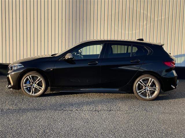 1シリーズ M135i xDrive 10インチiDriveナビ/前後ドラレコ/ヘッドアップディスプレイ/ブラインドスポットモニター/アクティブクルーズコントロール/ワイヤレス充電/バックカメラ/シートヒーター/スペアキー/禁煙車/保証書(38枚目)