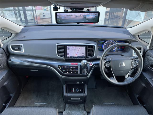 オデッセイハイブリッド ハイブリッドアブソルート・ホンダセンシングＥＸパック　純正８インチナビ／純正フリップダウンモニター／デジタルインナーミラー型前後ドラレコ／ブインドスポットモニター／フルセグＴＶ／バックカメラ／追従式クルーズコントロール／ビルトインＥＴＣ／大型アームレスト（2枚目）