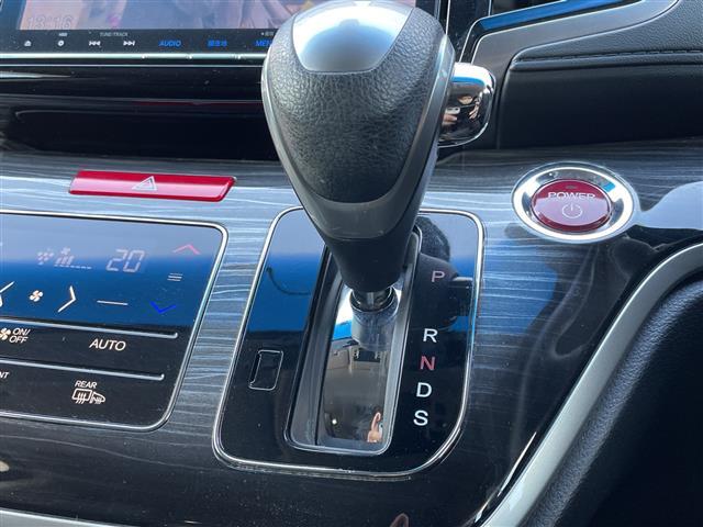 オデッセイハイブリッド ハイブリッドアブソルート・ホンダセンシングＥＸパック　純正８インチナビ／純正フリップダウンモニター／デジタルインナーミラー型前後ドラレコ／ブインドスポットモニター／フルセグＴＶ／バックカメラ／追従式クルーズコントロール／ビルトインＥＴＣ／大型アームレスト（8枚目）