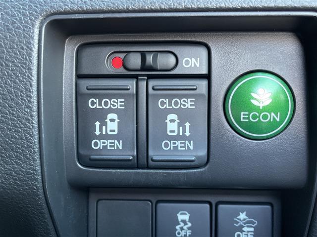 オデッセイハイブリッド ハイブリッドアブソルート・ホンダセンシングＥＸパック　純正８インチナビ／純正フリップダウンモニター／デジタルインナーミラー型前後ドラレコ／ブインドスポットモニター／フルセグＴＶ／バックカメラ／追従式クルーズコントロール／ビルトインＥＴＣ／大型アームレスト（9枚目）