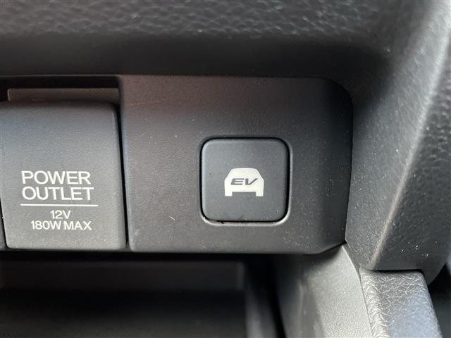 オデッセイハイブリッド ハイブリッドアブソルート・ホンダセンシングＥＸパック　純正８インチナビ／純正フリップダウンモニター／デジタルインナーミラー型前後ドラレコ／ブインドスポットモニター／フルセグＴＶ／バックカメラ／追従式クルーズコントロール／ビルトインＥＴＣ／大型アームレスト（12枚目）