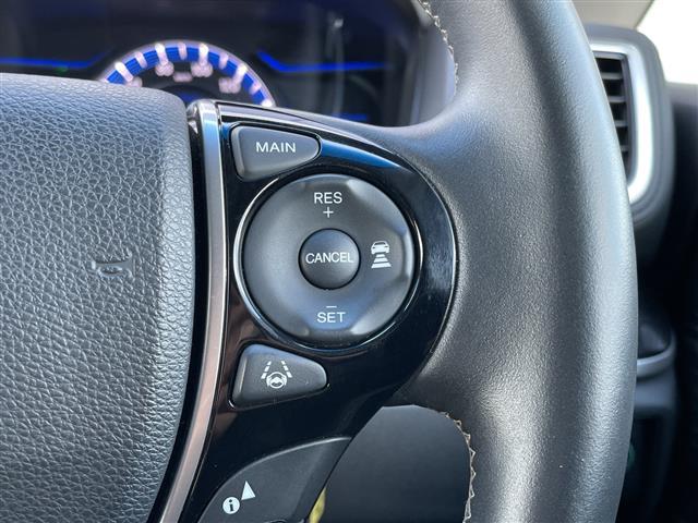 オデッセイハイブリッド ハイブリッドアブソルート・ホンダセンシングＥＸパック　純正８インチナビ／純正フリップダウンモニター／デジタルインナーミラー型前後ドラレコ／ブインドスポットモニター／フルセグＴＶ／バックカメラ／追従式クルーズコントロール／ビルトインＥＴＣ／大型アームレスト（17枚目）