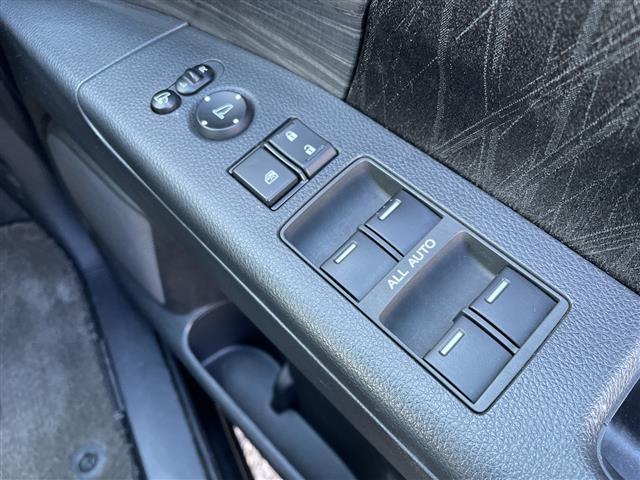 オデッセイハイブリッド ハイブリッドアブソルート・ホンダセンシングＥＸパック　純正８インチナビ／純正フリップダウンモニター／デジタルインナーミラー型前後ドラレコ／ブインドスポットモニター／フルセグＴＶ／バックカメラ／追従式クルーズコントロール／ビルトインＥＴＣ／大型アームレスト（20枚目）