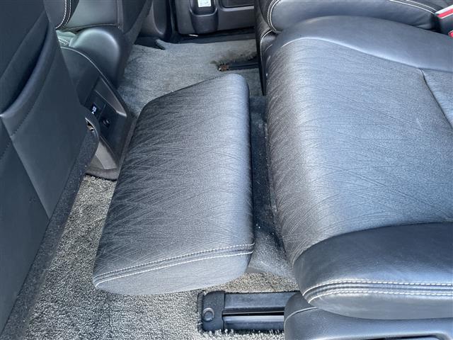 オデッセイハイブリッド ハイブリッドアブソルート・ホンダセンシングＥＸパック　純正８インチナビ／純正フリップダウンモニター／デジタルインナーミラー型前後ドラレコ／ブインドスポットモニター／フルセグＴＶ／バックカメラ／追従式クルーズコントロール／ビルトインＥＴＣ／大型アームレスト（29枚目）