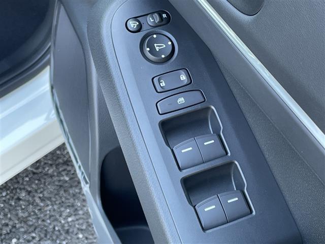 ヴェゼル e:HEV Z 登録済未使用車/純正9インチコネクトナビ/電動リアゲート/レーダークルーズコントロール/バックカメラ/ハーフレザーシート/シートヒーター/コーナーセンサー/ワイヤレス充電/LEDヘッドライト/ETC(14枚目)