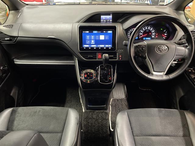 ヴォクシー ＺＳ　煌ＩＩＩ　純正８インチナビ／後席モニター／両側電動スライドドア／衝突軽減／クルーズコントロール／ハーフレザーシート／ビルトインＥＴＣ／ドライブレコーダー前後／純正１６インチアルミホイール／ＬＥＤヘッドライト（2枚目）