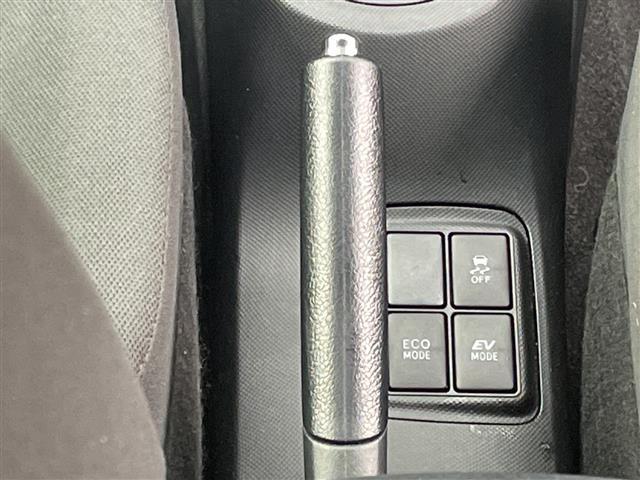 アクア Ｓ　純正ＳＤナビ／ＴＶ／Ｂｌｕｅｔｏｏｔｈ／バックカメラ／ドライブレコーダー／ビルトインＥＴＣ／ＨＩＤヘッドライト／横滑り防止装置／シートリフター／プッシュスタート／ウィンカーミラー／純正フロアマット（6枚目）