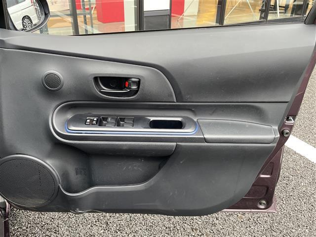 アクア Ｓ　純正ＳＤナビ／ＴＶ／Ｂｌｕｅｔｏｏｔｈ／バックカメラ／ドライブレコーダー／ビルトインＥＴＣ／ＨＩＤヘッドライト／横滑り防止装置／シートリフター／プッシュスタート／ウィンカーミラー／純正フロアマット（33枚目）