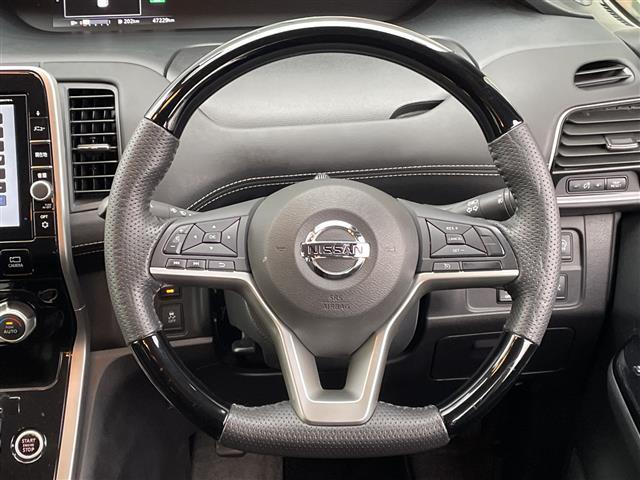 セレナ ハイウェイスターG 純正9インチナビ/フリップダウンモニター/両側電動スライドドア/アラウンドビューモニター/クルーズコントロール/ドライブレコーダー前後/ビルトインETC/車高調/柿本マフラー/社外グリル/ツイーター(11枚目)