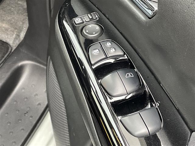 セレナ ハイウェイスターG 純正9インチナビ/フリップダウンモニター/両側電動スライドドア/アラウンドビューモニター/クルーズコントロール/ドライブレコーダー前後/ビルトインETC/車高調/柿本マフラー/社外グリル/ツイーター(17枚目)