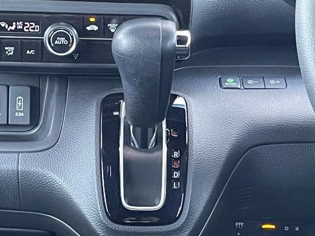 Ｎ－ＢＯＸカスタム Ｇ・ＥＸホンダセンシング　ＳＤナビ／フルセグＴＶ／バックカメラ／大型ルーフコンソール／ドライブレコーダー３６０／ホンダセンシング／ビルトインＥＴＣ／リアサンシェード／純正１４インチアルミホイール／ＬＥＤヘッドライト／スペアキー（8枚目）