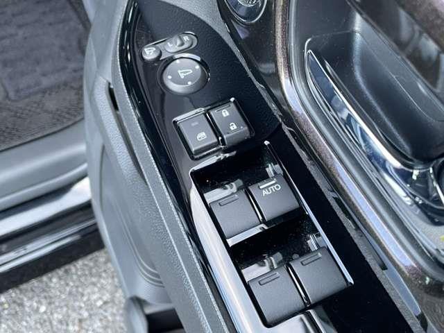 Ｎ－ＢＯＸカスタム Ｇ・ＥＸホンダセンシング　ＳＤナビ／フルセグＴＶ／バックカメラ／大型ルーフコンソール／ドライブレコーダー３６０／ホンダセンシング／ビルトインＥＴＣ／リアサンシェード／純正１４インチアルミホイール／ＬＥＤヘッドライト／スペアキー（17枚目）