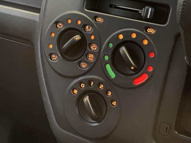 タウンエースバン ＤＸ　純正ＳＤナビ／フルセグＴＶ／Ｂｌｕｅｔｏｏｔｈ／バックカメラ／衝突軽減システム／ハーフレザーシート／ドライブレコーダー／ＥＴＣ／アイドリングストップ／ＬＥＤヘッドライト／社外ホイール／スペアキー（6枚目）