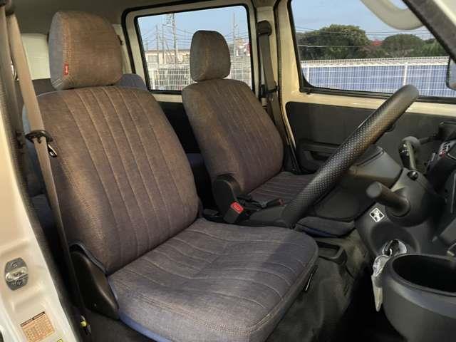 タウンエースバン ＤＸ　純正ＳＤナビ／フルセグＴＶ／Ｂｌｕｅｔｏｏｔｈ／バックカメラ／衝突軽減システム／ハーフレザーシート／ドライブレコーダー／ＥＴＣ／アイドリングストップ／ＬＥＤヘッドライト／社外ホイール／スペアキー（16枚目）