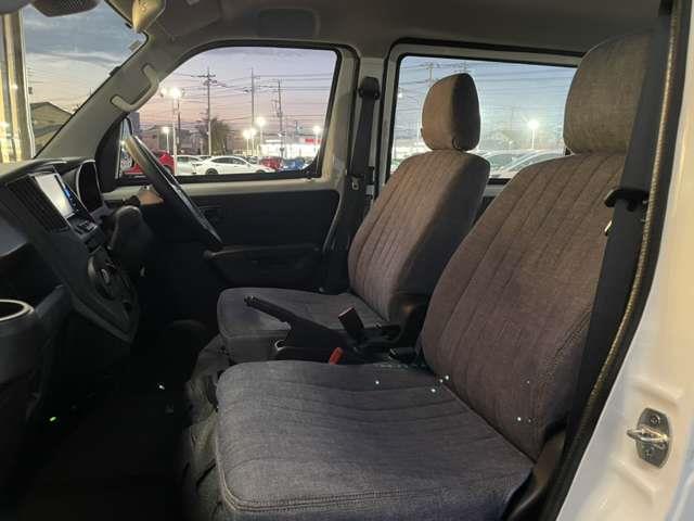 タウンエースバン ＤＸ　純正ＳＤナビ／フルセグＴＶ／Ｂｌｕｅｔｏｏｔｈ／バックカメラ／衝突軽減システム／ハーフレザーシート／ドライブレコーダー／ＥＴＣ／アイドリングストップ／ＬＥＤヘッドライト／社外ホイール／スペアキー（18枚目）