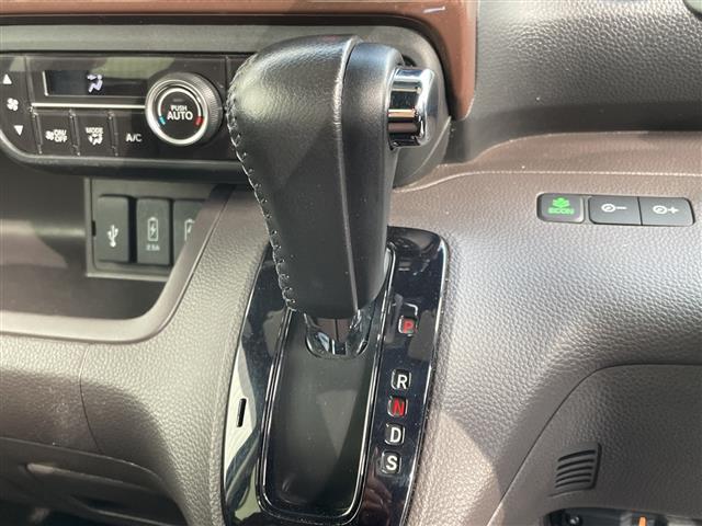 Ｎ－ＢＯＸ Ｇ・Ｌターボホンダセンシングカッパーブラウンスタイル　純正８インチナビ／フルセグＴＶ／両側パワースライドドア／ＥＴＣ／追従式クルーズコントロール／パドルシフト／バックカメラ／ＬＥＤヘッドライト／リアロールサンシェード／シートバックテーブル／禁煙車（7枚目）