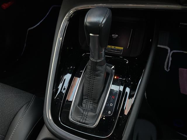 ヴェゼル ｅ：ＨＥＶ　Ｚ　ワンオーナー／純正９インチナビ／全方位カメラ／地デジＴＶ／ＢＴ／クルーズコントロール／純正ＯＰグリル／純正ＯＰプレミアムオーディオ／純正１８インチアルミホイール／ワイヤレス充電／ＥＴＣ２．０／ドラレコ（6枚目）