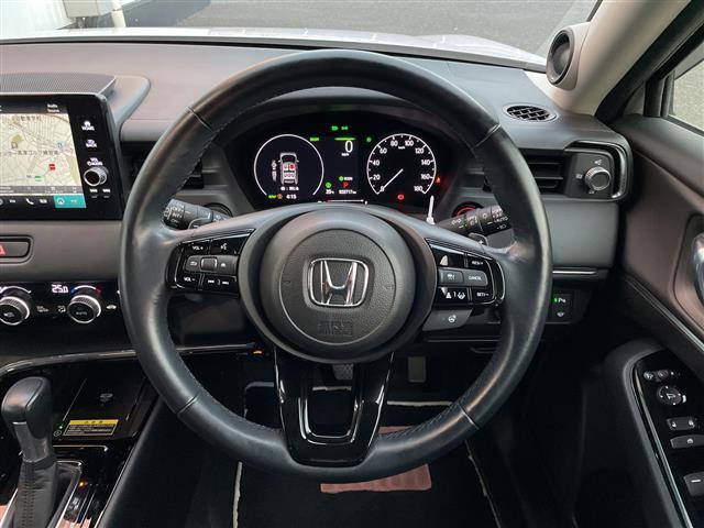 ヴェゼル ｅ：ＨＥＶ　Ｚ　ワンオーナー／純正９インチナビ／全方位カメラ／地デジＴＶ／ＢＴ／クルーズコントロール／純正ＯＰグリル／純正ＯＰプレミアムオーディオ／純正１８インチアルミホイール／ワイヤレス充電／ＥＴＣ２．０／ドラレコ（11枚目）