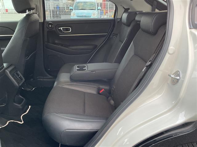 ヴェゼル ｅ：ＨＥＶ　Ｚ　ワンオーナー／純正９インチナビ／全方位カメラ／地デジＴＶ／ＢＴ／クルーズコントロール／純正ＯＰグリル／純正ＯＰプレミアムオーディオ／純正１８インチアルミホイール／ワイヤレス充電／ＥＴＣ２．０／ドラレコ（25枚目）