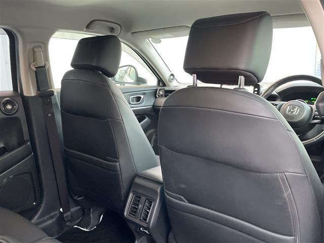 ヴェゼル ｅ：ＨＥＶ　Ｚ　ワンオーナー／純正９インチナビ／全方位カメラ／地デジＴＶ／ＢＴ／クルーズコントロール／純正ＯＰグリル／純正ＯＰプレミアムオーディオ／純正１８インチアルミホイール／ワイヤレス充電／ＥＴＣ２．０／ドラレコ（26枚目）