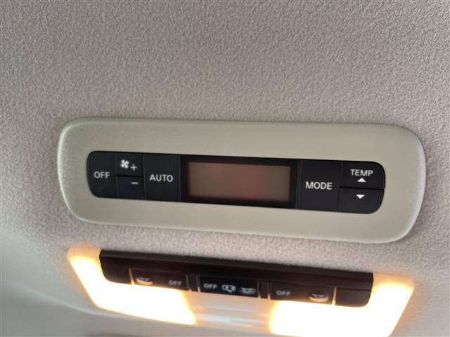 セレナ ｅ－パワー　ハイウェイスターＶ　フリップダウンモニター／純正９インチナビ／全周囲カメラ／デジタルインナーミラー／ドラレコ／衝突被害軽／車線逸脱警報／クルコン／両側パワースライドドア／横滑り防止装置／ＥＴＣ／アイドリングストップ（8枚目）