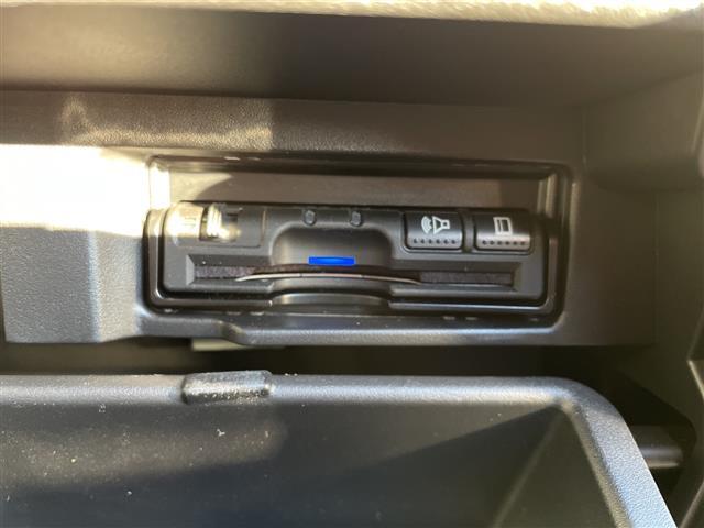 セレナ ｅ－パワー　ハイウェイスターＶ　フリップダウンモニター／純正９インチナビ／全周囲カメラ／デジタルインナーミラー／ドラレコ／衝突被害軽／車線逸脱警報／クルコン／両側パワースライドドア／横滑り防止装置／ＥＴＣ／アイドリングストップ（17枚目）