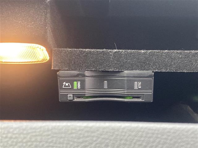 Ｃクラス Ｃ２００　４マチックアバンギャルド　ＡＭＧライン　レーダーセーフティパッケージ　純正ナビ　フルセグＴＶ　Ｂｌｕｅｔｏｏｔｈ　バックカメラ　ＤＳＲＣ　前後ドライブレコーダー　黒革シート　シートヒーター　純正ベースキャリア積込　社外ＡＷ＋冬タイヤ積込（5枚目）