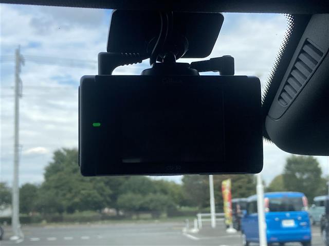 Ｃクラス Ｃ２００　４マチックアバンギャルド　ＡＭＧライン　レーダーセーフティパッケージ　純正ナビ　フルセグＴＶ　Ｂｌｕｅｔｏｏｔｈ　バックカメラ　ＤＳＲＣ　前後ドライブレコーダー　黒革シート　シートヒーター　純正ベースキャリア積込　社外ＡＷ＋冬タイヤ積込（6枚目）