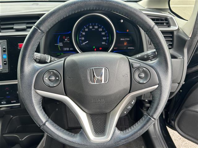 フィットハイブリッド Lパッケージ ホンダセンシング 純正7インチナビ フルセグTV/DVD/Bluetooth バックカメラ ビルトインETC 前ドライブレコーダー クルーズコントロール プッシュスタート ステアリングリモコン(3枚目)