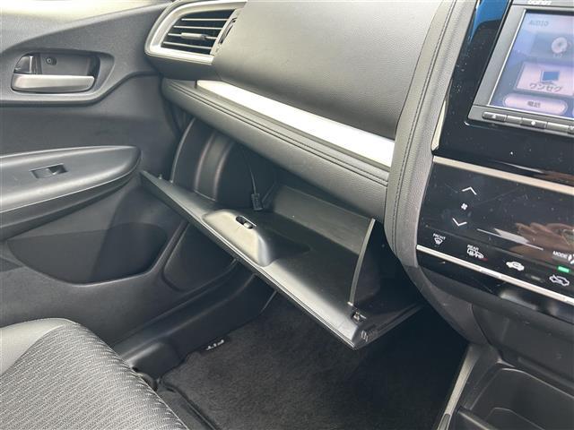 フィットハイブリッド Lパッケージ ホンダセンシング 純正7インチナビ フルセグTV/DVD/Bluetooth バックカメラ ビルトインETC 前ドライブレコーダー クルーズコントロール プッシュスタート ステアリングリモコン(17枚目)