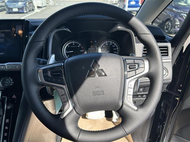 デリカＤ：５ ブラックエディション　登録済未使用車　ｅーアシスト　ＡＬＰＩＮＥ１１インチナビ　ＡＬＰＩＮＥ１２．８インチフリップダウンモニター　バックカメラ　両側パワースライド　黒革シート　シートヒーター　ステアリングヒーター（3枚目）