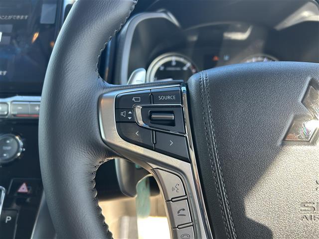 デリカＤ：５ ブラックエディション　登録済未使用車　ｅーアシスト　ＡＬＰＩＮＥ１１インチナビ　ＡＬＰＩＮＥ１２．８インチフリップダウンモニター　バックカメラ　両側パワースライド　黒革シート　シートヒーター　ステアリングヒーター（4枚目）