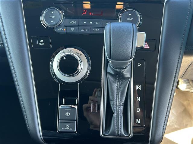 デリカＤ：５ ブラックエディション　登録済未使用車　ｅーアシスト　ＡＬＰＩＮＥ１１インチナビ　ＡＬＰＩＮＥ１２．８インチフリップダウンモニター　バックカメラ　両側パワースライド　黒革シート　シートヒーター　ステアリングヒーター（15枚目）