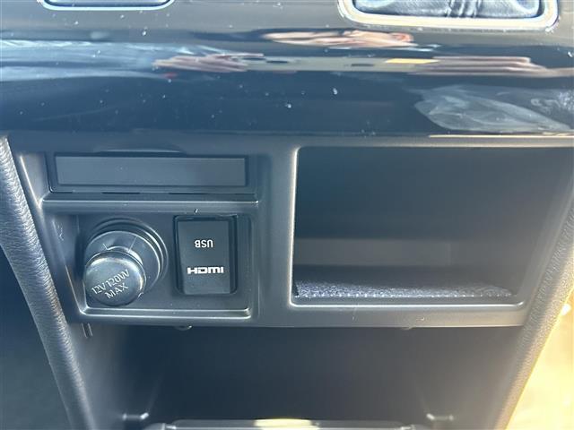 デリカＤ：５ ブラックエディション　登録済未使用車　ｅーアシスト　ＡＬＰＩＮＥ１１インチナビ　ＡＬＰＩＮＥ１２．８インチフリップダウンモニター　バックカメラ　両側パワースライド　黒革シート　シートヒーター　ステアリングヒーター（16枚目）