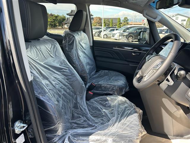 デリカＤ：５ ブラックエディション　登録済未使用車　ｅーアシスト　ＡＬＰＩＮＥ１１インチナビ　ＡＬＰＩＮＥ１２．８インチフリップダウンモニター　バックカメラ　両側パワースライド　黒革シート　シートヒーター　ステアリングヒーター（19枚目）