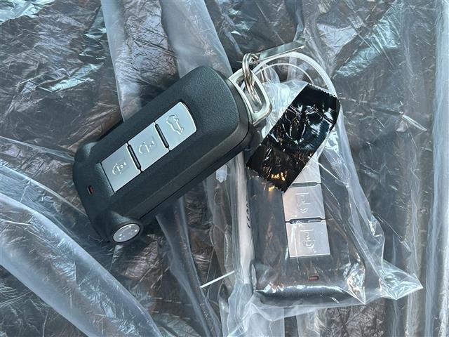 デリカＤ：５ ブラックエディション　登録済未使用車　ｅーアシスト　ＡＬＰＩＮＥ１１インチナビ　ＡＬＰＩＮＥ１２．８インチフリップダウンモニター　バックカメラ　両側パワースライド　黒革シート　シートヒーター　ステアリングヒーター（41枚目）