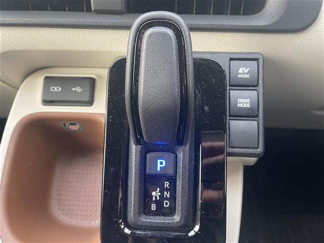 シエンタ ハイブリッドＺ　トヨタセーフティセンス　純正１０．５インチナビ　フルセグＴＶ／ＤＶＤ／Ｂｌｕｅｔｏｏｔｈ／ＵＳＢ　全周囲カメラ　ビルトインＥＴＣ　両側パワースライドドア　レーダークルーズコントロール（16枚目）