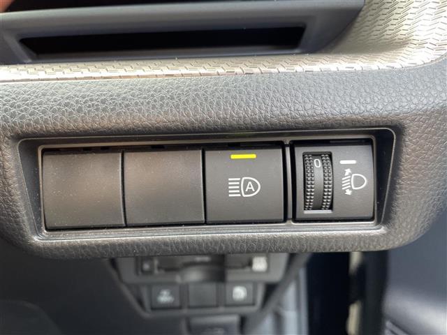 プリウス Ｇ　トヨタセーフティセンス　純正ナビ　フルセグＴＶ　Ｂｌｕｅｔｏｏｔｈ　ＴＶキャンセラー　バックカメラ　ＥＴＣ２．０　前後ドライブレコーダー　ブラインドスポットモニター　アクセサリーコンセント　ダウンサス（9枚目）