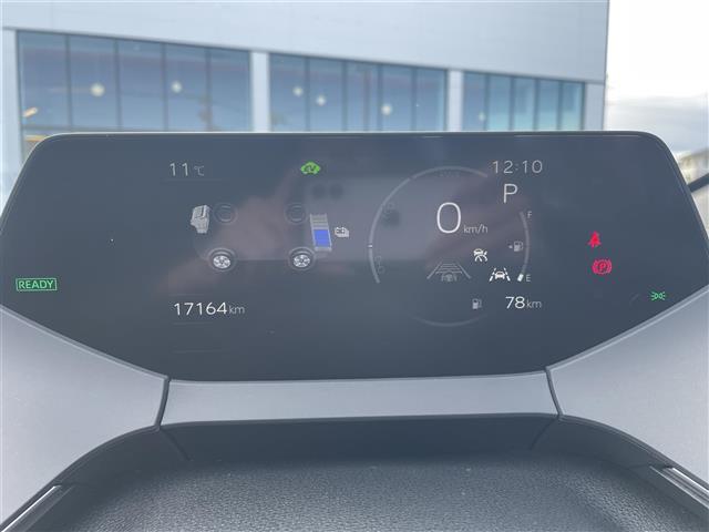 プリウス Ｇ　トヨタセーフティセンス　純正ナビ　フルセグＴＶ　Ｂｌｕｅｔｏｏｔｈ　ＴＶキャンセラー　バックカメラ　ＥＴＣ２．０　前後ドライブレコーダー　ブラインドスポットモニター　アクセサリーコンセント　ダウンサス（11枚目）