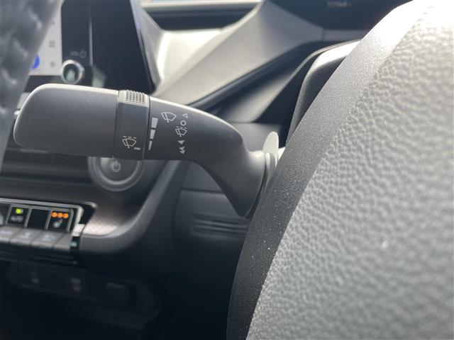 プリウス Ｇ　トヨタセーフティセンス　純正ナビ　フルセグＴＶ　Ｂｌｕｅｔｏｏｔｈ　ＴＶキャンセラー　バックカメラ　ＥＴＣ２．０　前後ドライブレコーダー　ブラインドスポットモニター　アクセサリーコンセント　ダウンサス（14枚目）