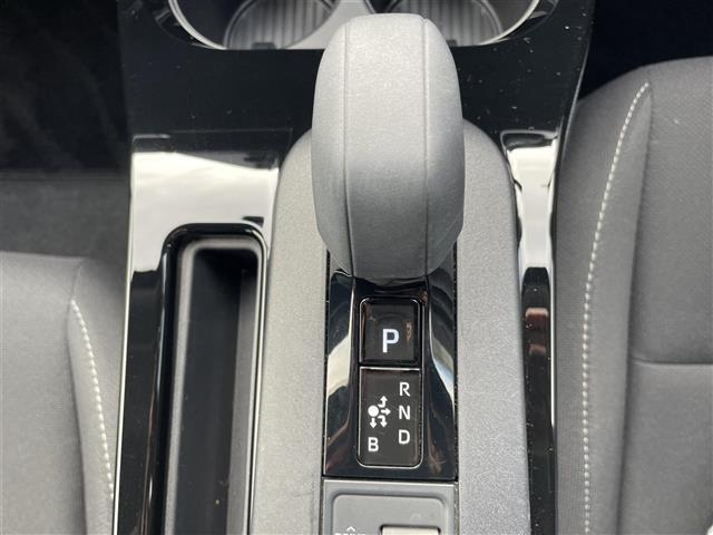 プリウス Ｇ　トヨタセーフティセンス　純正ナビ　フルセグＴＶ　Ｂｌｕｅｔｏｏｔｈ　ＴＶキャンセラー　バックカメラ　ＥＴＣ２．０　前後ドライブレコーダー　ブラインドスポットモニター　アクセサリーコンセント　ダウンサス（16枚目）