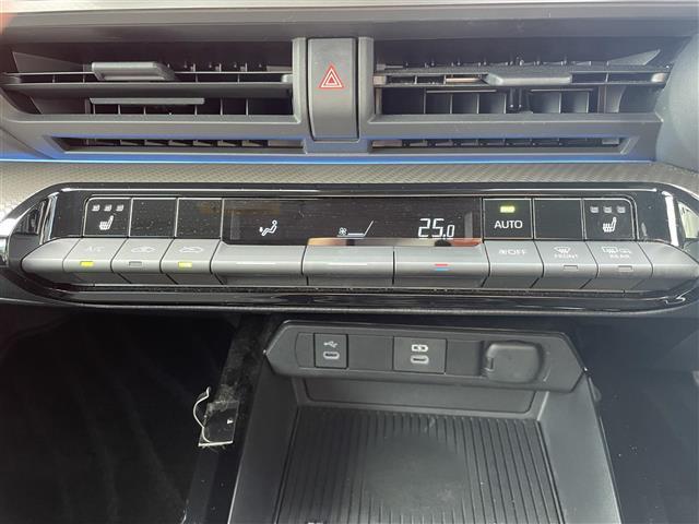 プリウス Ｇ　トヨタセーフティセンス　純正ナビ　フルセグＴＶ　Ｂｌｕｅｔｏｏｔｈ　ＴＶキャンセラー　バックカメラ　ＥＴＣ２．０　前後ドライブレコーダー　ブラインドスポットモニター　アクセサリーコンセント　ダウンサス（18枚目）