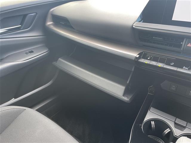 プリウス Ｇ　トヨタセーフティセンス　純正ナビ　フルセグＴＶ　Ｂｌｕｅｔｏｏｔｈ　ＴＶキャンセラー　バックカメラ　ＥＴＣ２．０　前後ドライブレコーダー　ブラインドスポットモニター　アクセサリーコンセント　ダウンサス（20枚目）