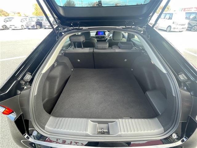 プリウス Ｇ　トヨタセーフティセンス　純正ナビ　フルセグＴＶ　Ｂｌｕｅｔｏｏｔｈ　ＴＶキャンセラー　バックカメラ　ＥＴＣ２．０　前後ドライブレコーダー　ブラインドスポットモニター　アクセサリーコンセント　ダウンサス（27枚目）