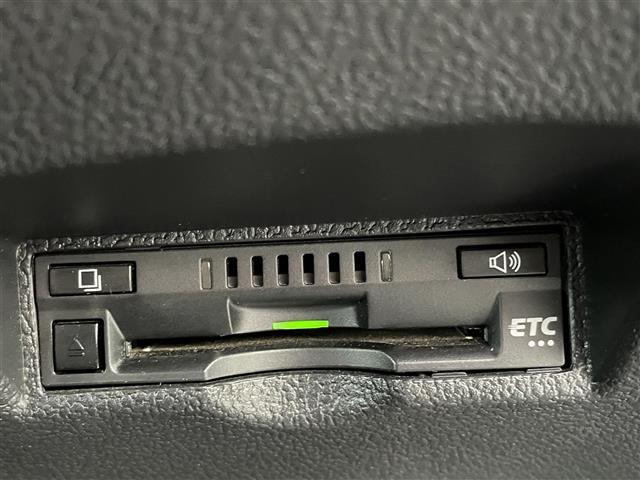 プリウス SセーフティプラスII ワンオーナー トヨタセーフティセンス 純正ナビ フルセグTV DVD Bluetooth バックカメラ ETC レーダークルーズコントロール 純正AW+ホイールキャップ+サマータイヤ積込(6枚目)