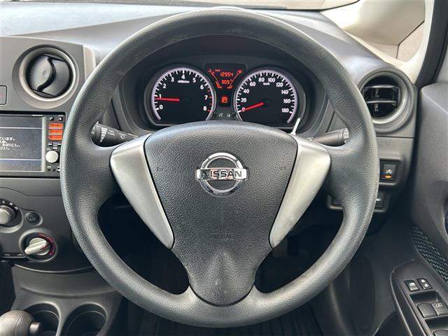 ノート Ｘ　エマージェンシーブレーキ　純正ナビ　フルセグＴＶ／ＣＤ／ＡＵＸ／ＡＭ／ＦＭ　スマートキー×２　プッシュＥｇスタート　オートライト　アイドリングストップ　横滑り防止装置　保証書　取説（6枚目）