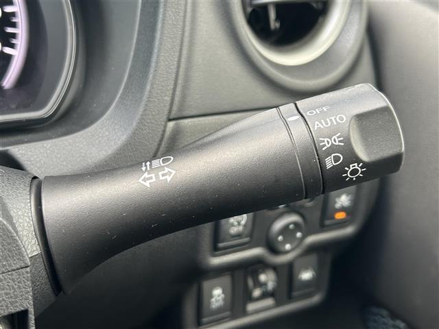 ノート Ｘ　エマージェンシーブレーキ　純正ナビ　フルセグＴＶ／ＣＤ／ＡＵＸ／ＡＭ／ＦＭ　スマートキー×２　プッシュＥｇスタート　オートライト　アイドリングストップ　横滑り防止装置　保証書　取説（8枚目）