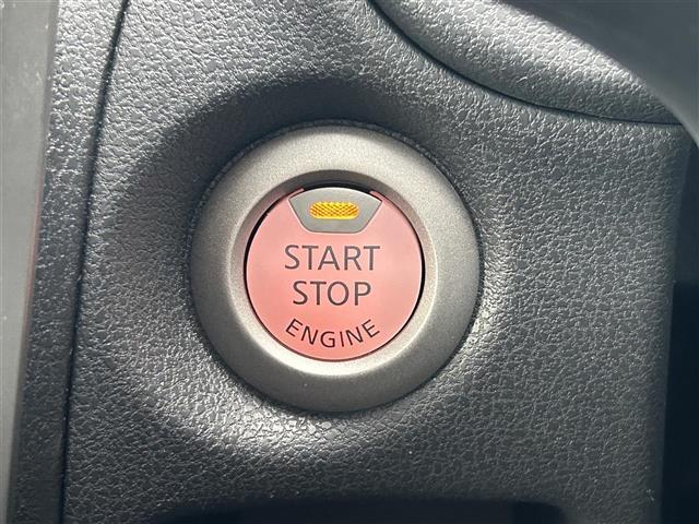 ノート Ｘ　エマージェンシーブレーキ　純正ナビ　フルセグＴＶ／ＣＤ／ＡＵＸ／ＡＭ／ＦＭ　スマートキー×２　プッシュＥｇスタート　オートライト　アイドリングストップ　横滑り防止装置　保証書　取説（9枚目）