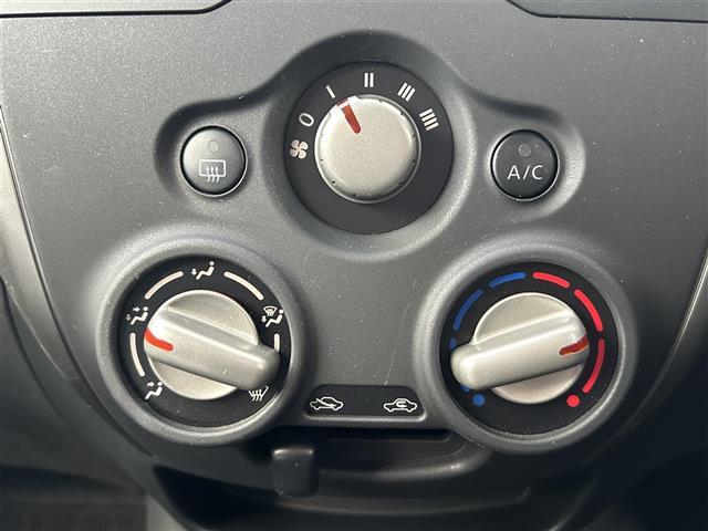 ノート Ｘ　エマージェンシーブレーキ　純正ナビ　フルセグＴＶ／ＣＤ／ＡＵＸ／ＡＭ／ＦＭ　スマートキー×２　プッシュＥｇスタート　オートライト　アイドリングストップ　横滑り防止装置　保証書　取説（11枚目）